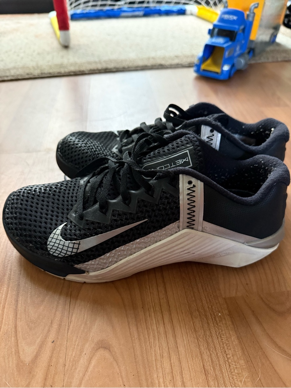 Nike metcon Black and Silver Athletic Shoes
